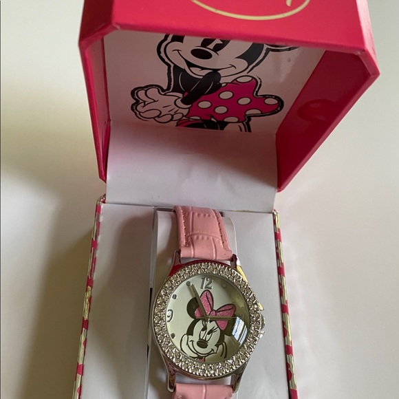 Disney’s Minnie Mouse Watch - Picture 3 of 4